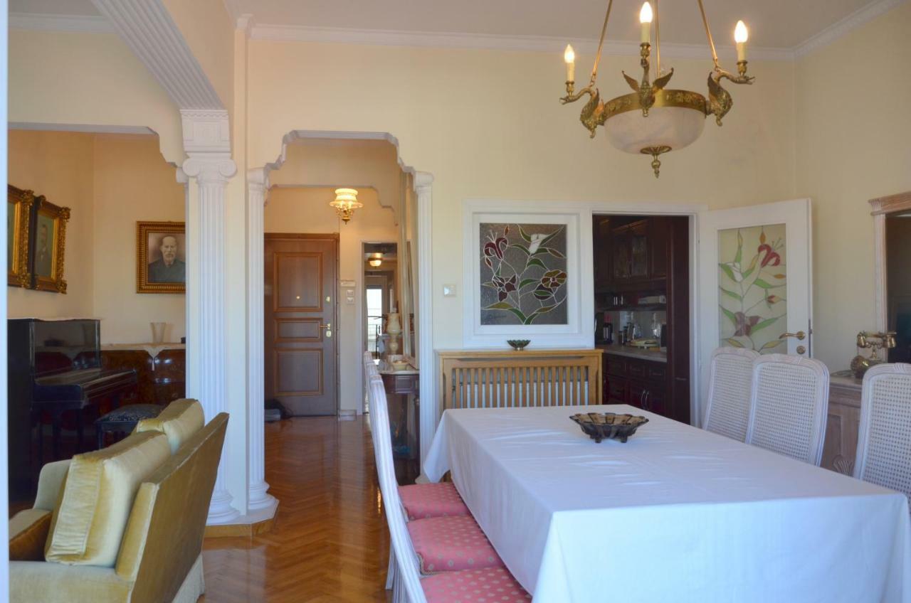 Retro Apartment At Trendy Exarcheia Athena Bagian luar foto