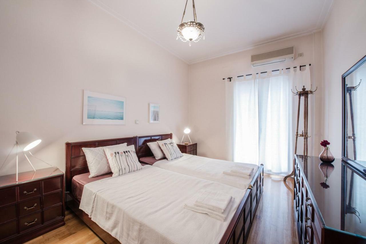 Retro Apartment At Trendy Exarcheia Athena Bagian luar foto