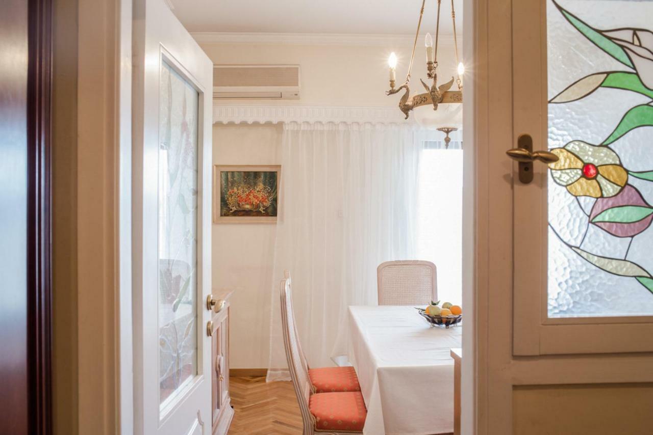 Retro Apartment At Trendy Exarcheia Athena Bagian luar foto